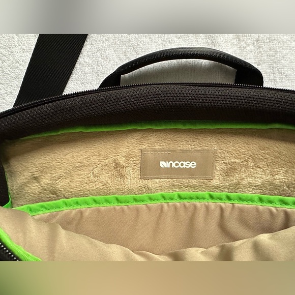 INCASE Laptop/city messenger - Picture 6 of 11